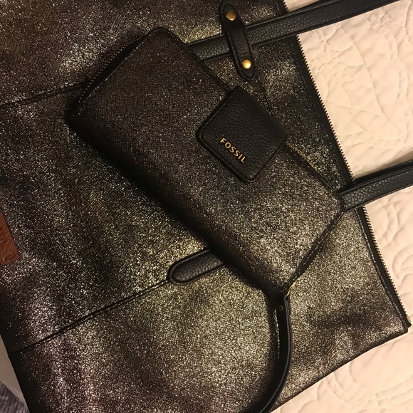 Black Metallic Fossil Bag & Wristlet to Match!!!!! - Picture 5 of 6